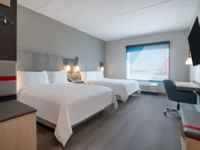 avid hotel Redding by IHG - Room