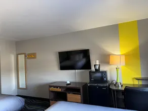 Super 8 by Wyndham Farmington - Chambre