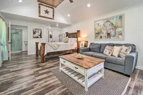 Broken Bow Cabin on 15 Acres w/ Stocked Fish Pond! - Interiør