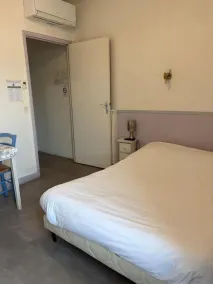 Hôtel Du Commerce Millau - Chambre