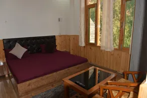 Tulip Flowing River View Bhuntar - Habitación
