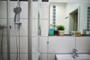 Apartamento vacacional totalmente equipado con terraza y barbacoa | Vistas a la ciudad - Baño