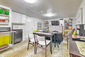 Cincinnati Basement Unit ~ 10 Mi to Downtown! - Dining