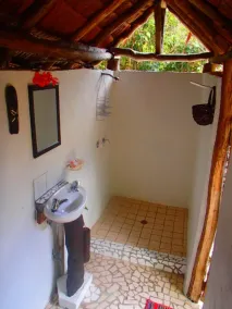 Tranquility Island Eco Dive Resort - Bathroom