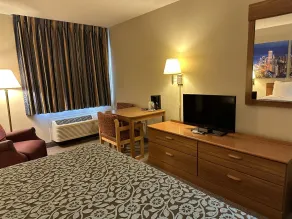 Econo Lodge El Paso, IL - Room