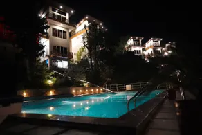 Veda5 Ayurveda & Yoga Retreat - Piscina