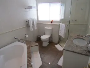 Matumi Golf Lodge - Bathroom