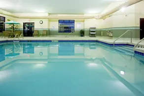 Holiday Inn Express & Suites Madison-Verona by IHG - Piscine