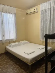 First Baby Bytes Guest House - Zimmer