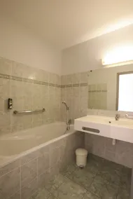 Logis Hotel Spa Restaurant Le Provence - Badezimmer