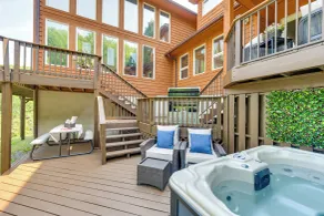 Hot Tub, Dock, Game Room! Stunning Lake Wylie Home - Interiör