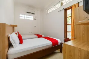 RedDoorz Syariah near Lahat Station - Chambre