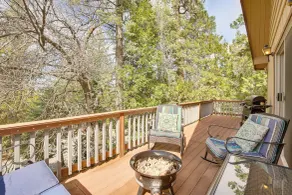 Woodsy Lake Arrowhead Cabin w/ Fire Pit Table - Interior