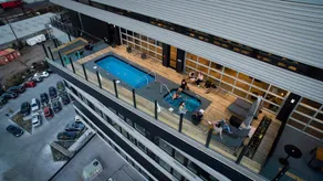 The Source Hotel - Piscina