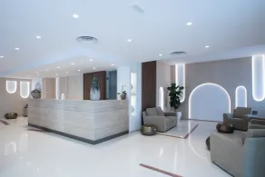 Hotel Albània - Borne des arrivées/des départs