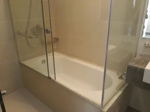 One Pacific Residence with Ocean View - Baño