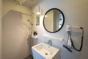 Brown-Dot Tongyeong - Bathroom