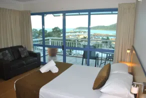 Coral Sea Vista Apartments - Room