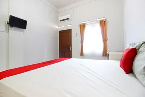 Griya Izzara Guest House Syariah - Værelse