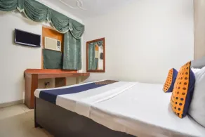 SPOT ON 36686 Hotel Om Shanti Palace - Chambre