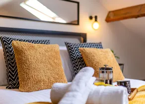 ByEvo Oswestry Barn - Quirky romantic retreat or Cosy contractor base - Habitación