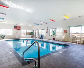 Quality Inn & Suites Ottumwa North - Pool