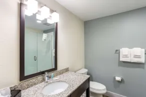 MainStay Suites Logan Ohio-Hocking Hills - Salle de bain