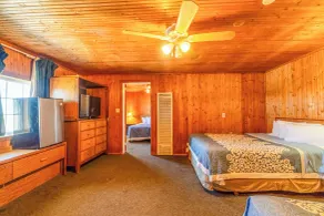 Green Acre Motel by OYO Near Rush County Airport - Zimmer