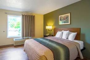 HomeTowne Studios by Red Roof Chicago - Waukegan - Zimmer