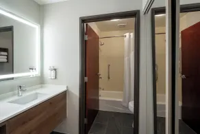 Staybridge Suites West Des Moines by IHG - Bathroom