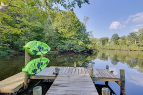 Waterfront Hartfield Vacation Rental w/ Dock! - Interiør