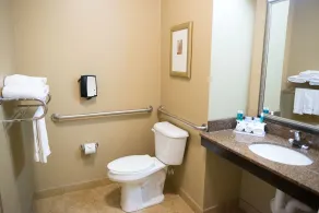 Holiday Inn Express & Suites Northwood by IHG - Badezimmer