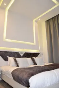 WINDSOR HOTEL CITY CENTER - Room