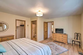 Wine Country Escape w/ Hot Tub in River Pines! - Interiör
