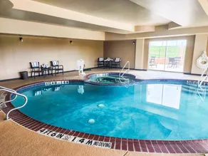 Country Inn & Suites by Radisson, Terrell - Pool