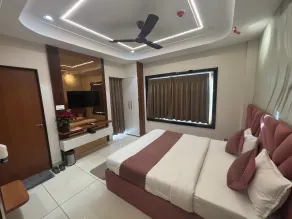 Hotel Trinetra Inn - Chambre