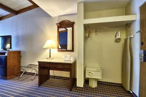 Howard Johnson by Wyndham Bangor - Room