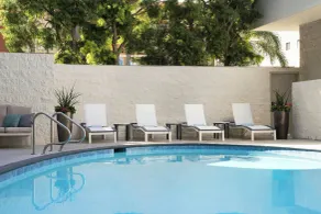 Courtyard by Marriott Long Beach Downtown - Piscine
