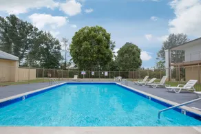 Super 8 by Wyndham Brinkley - Basseng