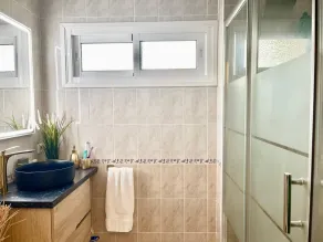 Marbella Beachfront Studio - EaW Homes - Baño