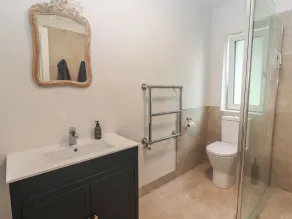 Shannon Vale - Baño