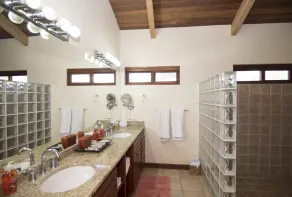 Casa Buena - Bathroom