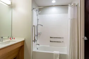 Microtel Inn Suites by Wyndham South Hill - Salle de bain