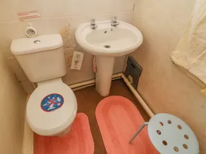 Low Skibeden Cottage - Bathroom