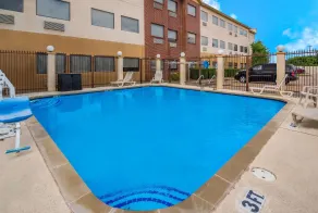 Quality Inn & Suites Waco North - Pool