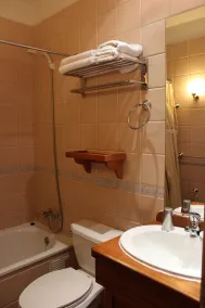 Hotel Malalhue - Bathroom