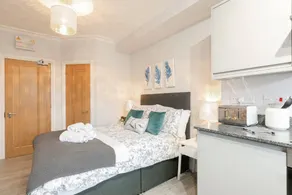 Room in Apartment - 12 Helena Luxury Serviced Apartment - Room