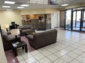 Travelodge by Wyndham Odessa - Coin salon dans le hall
