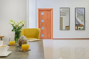 Yellow house with private parking by Adex travel - Rezeption