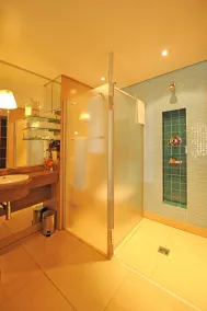 Peermont Metcourt at Emperors Palace - Bathroom